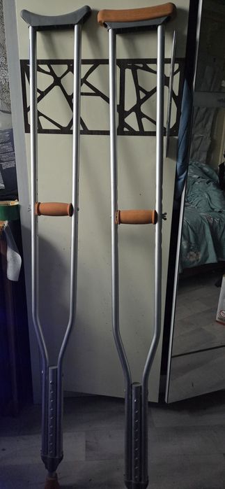 Продаю костыли б/у