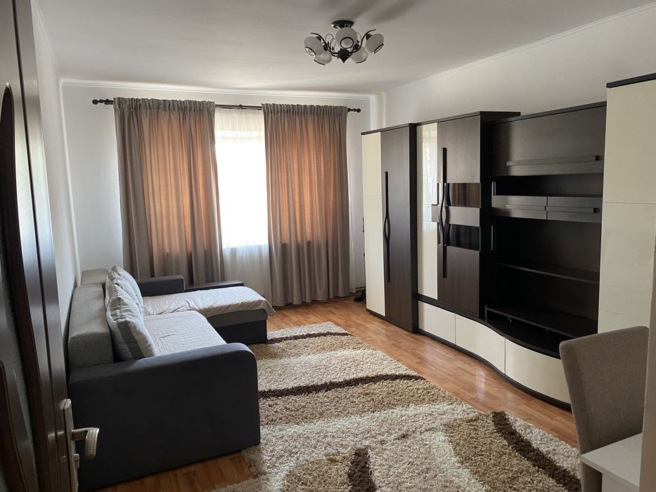 Inchiriez apartament cu 2 camere decomandate