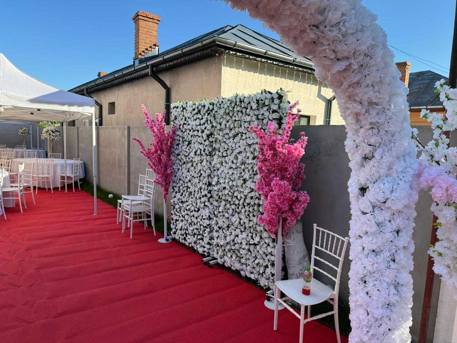 Arcade florale diferite modele stâlpișori covor roșu