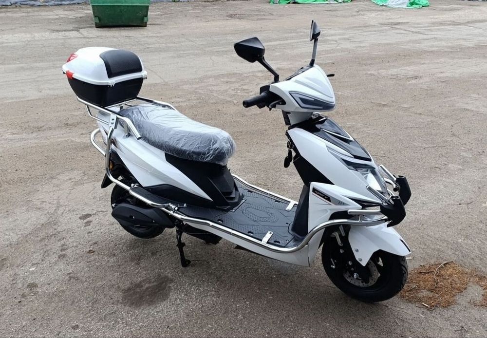 Продам новый скутер.