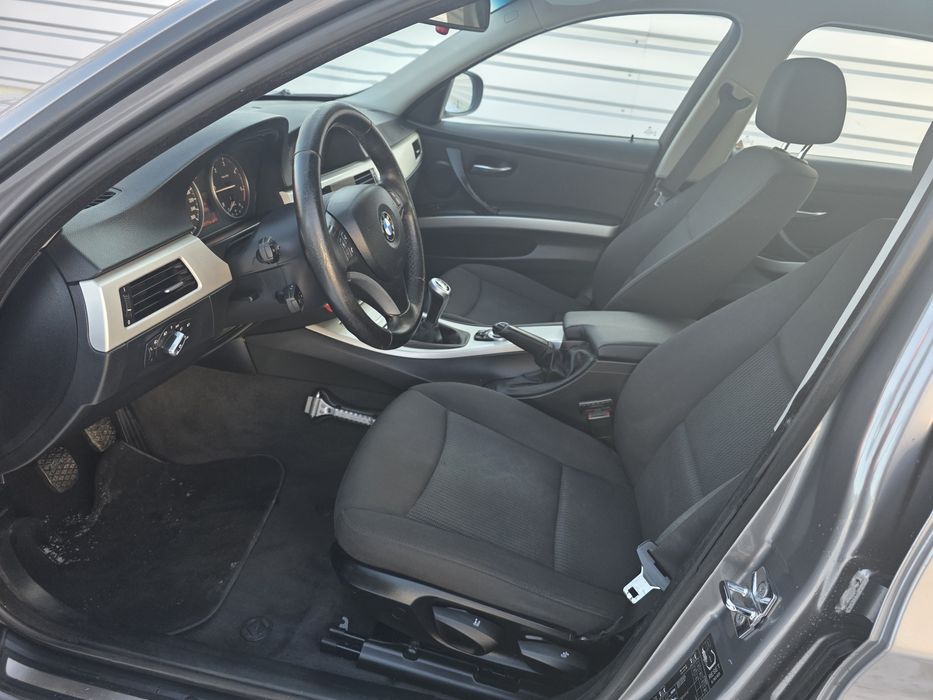 Bmw E90 2.0d Euro5  navi jante carlig Senzori Import Olanda