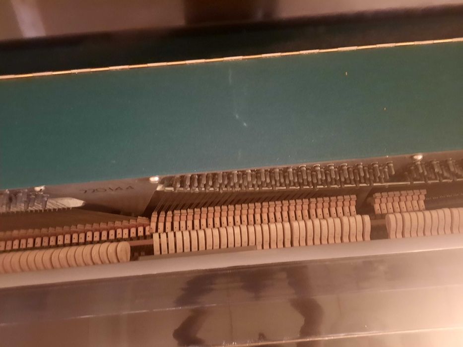 Актва б/у – надежное пианино для дома или школы