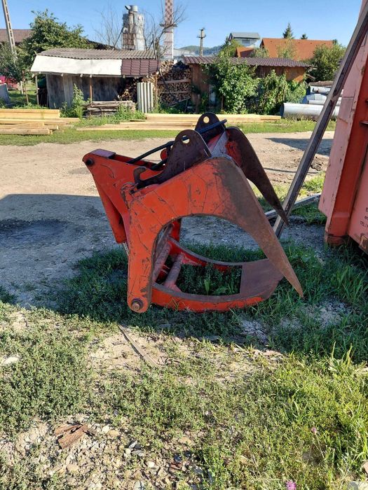 Graifer forestier pentru manipulare busteni