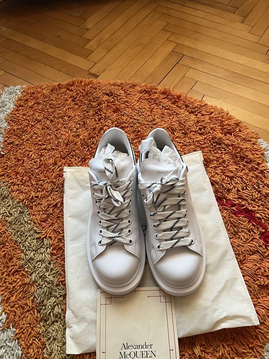 Vand alexander mcqueen / dau la schimb