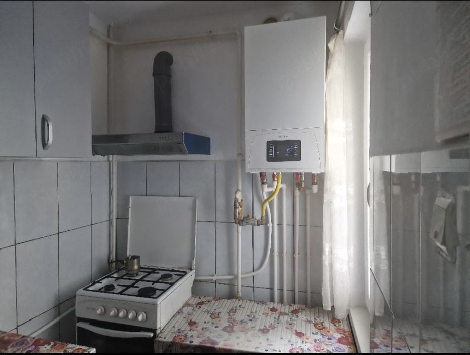 Garsonieră mare, 34 mp, Dărmănești, etaj 3, renovată, cu centrală termică și balcon