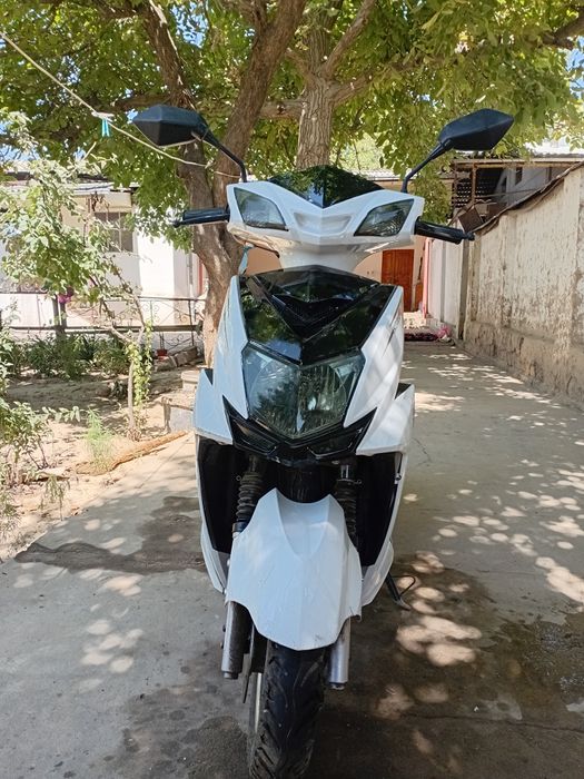 Бензиновый скутер