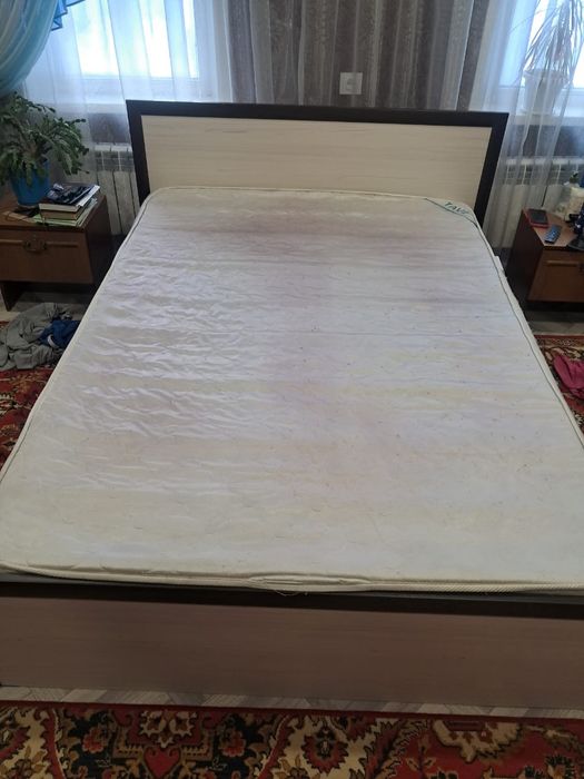 Продам двухспальную кровать