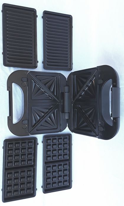 SANDWICH MAKER 3 in 1  Switchon Germania 750 W NOU - 130 Lei