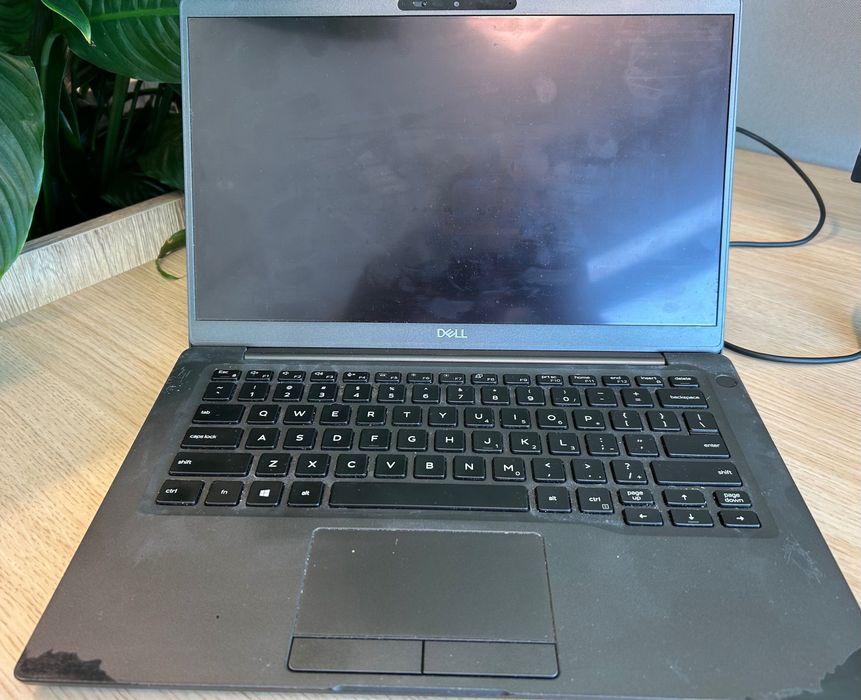Vand Laptop Dell Latitude 7400 (Intel i5, 16GB RAM) functional