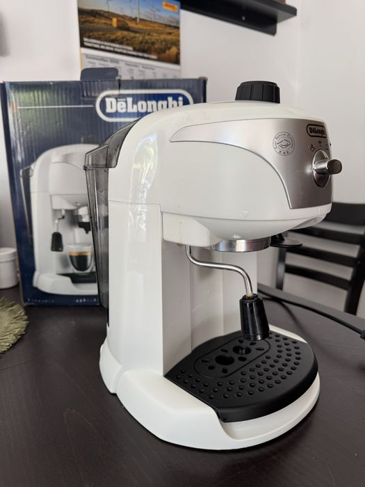 Кафе машина DeLonghi EC221.W