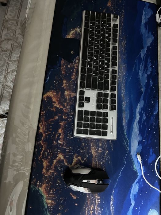 Безпроводная клавиатура и мышь