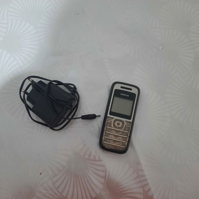 Продам кнопочный телефон