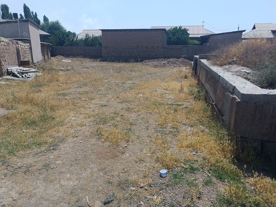 Продается участок 9 сотох на ДСК есть фундамент