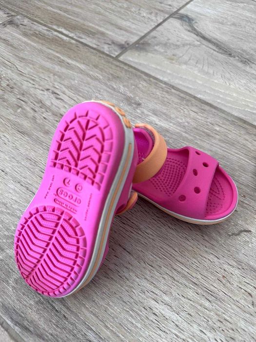 sandale crocs roz marimea C7