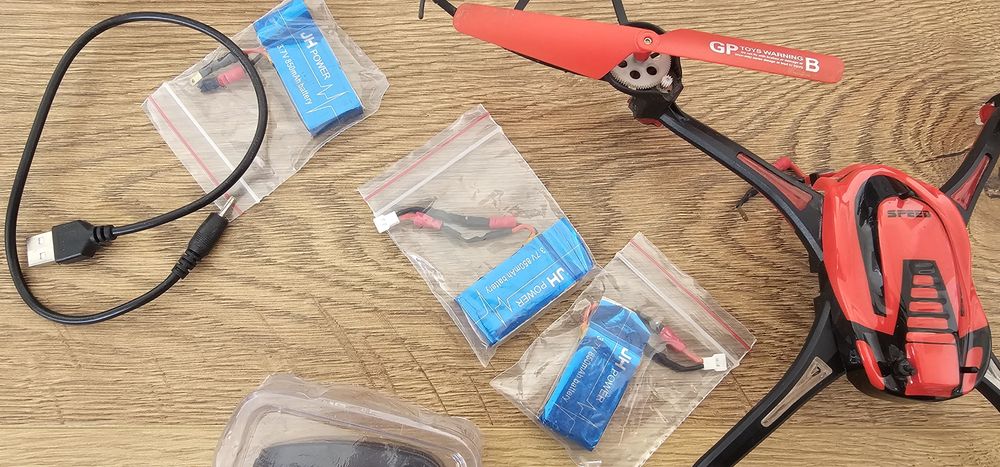 дрон f1c-WiFi, С три батерии3.7v 850mAh
