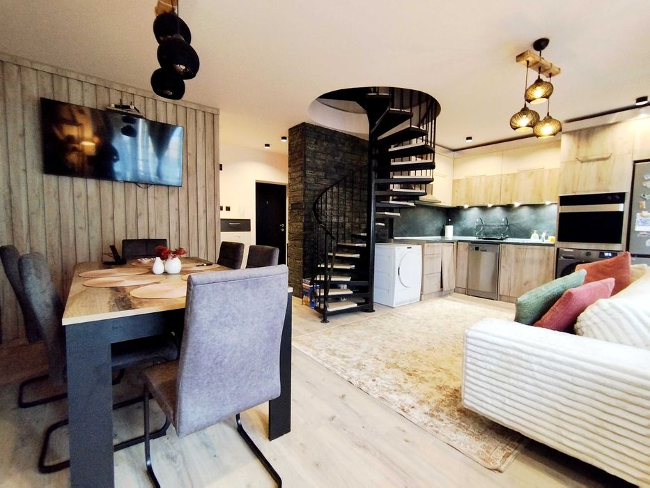 Дава се под наем Тристаен апартамент в Перник, Център - 98 кв.м за 662.49 € - Снимка #1