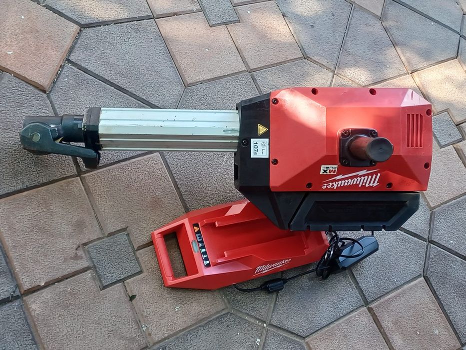 Demolator pe acumulatori MILWACKEE MXF 2528 H că și nou