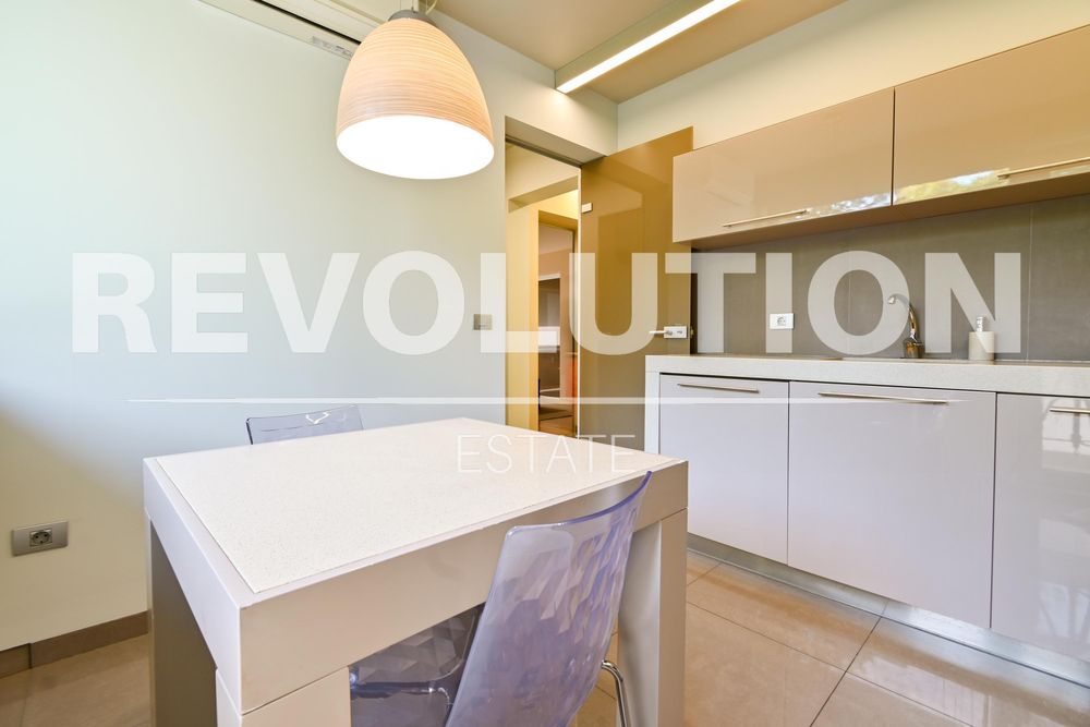 Дава се под наем Тристаен апартамент в София, Медицинска академия - 100 кв.м за 1000 € - Снимка #4