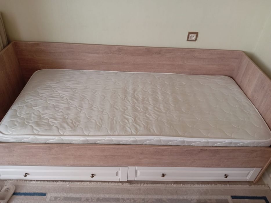 Подростковая кровать и шкаф