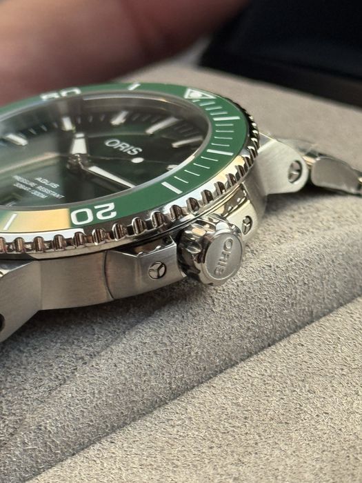 Часовник Oris Aquis Date 43.5 mm Чисто Нов