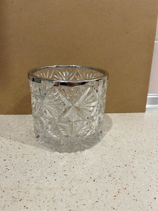 Продам хрустальные  вазы