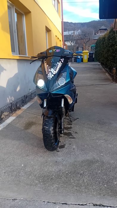 Se vinde  sau se dezmembrează scuter peugeot jet force 50cc