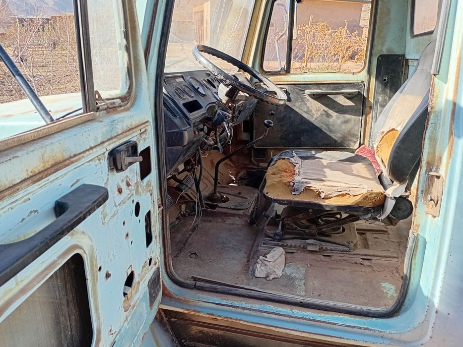 Zo‘r holatdagi mashina.