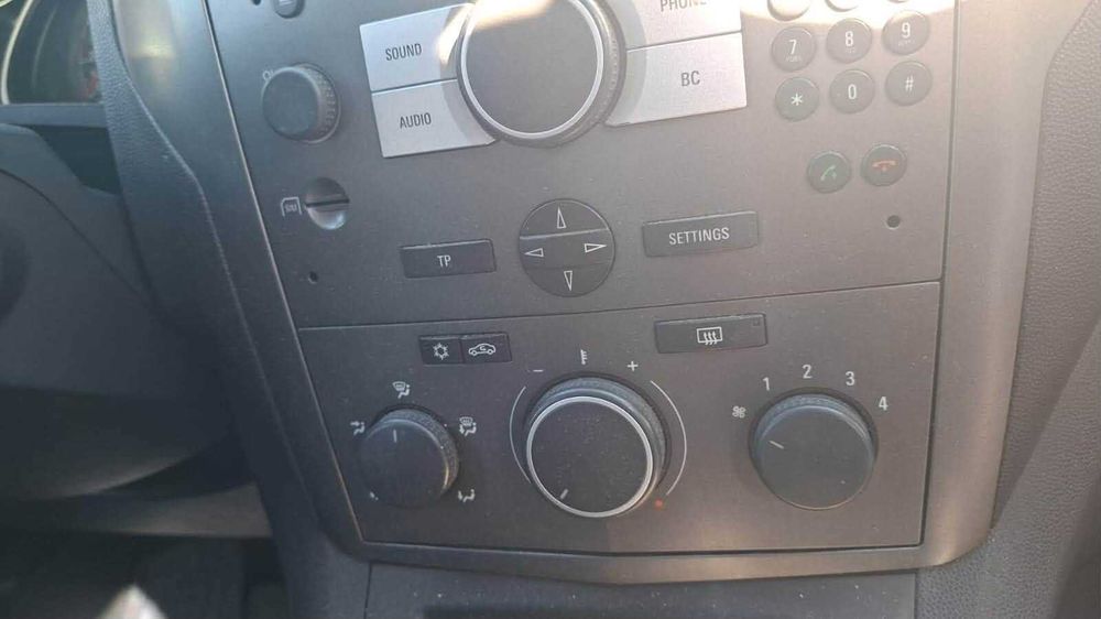 Dezmembrez Opel Zafira B - 1.9 Diesel DIN 2006 - Z19DT