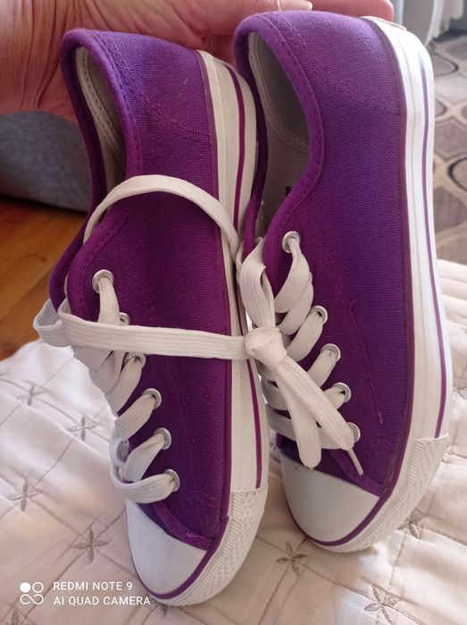 Ниски маратонки нови