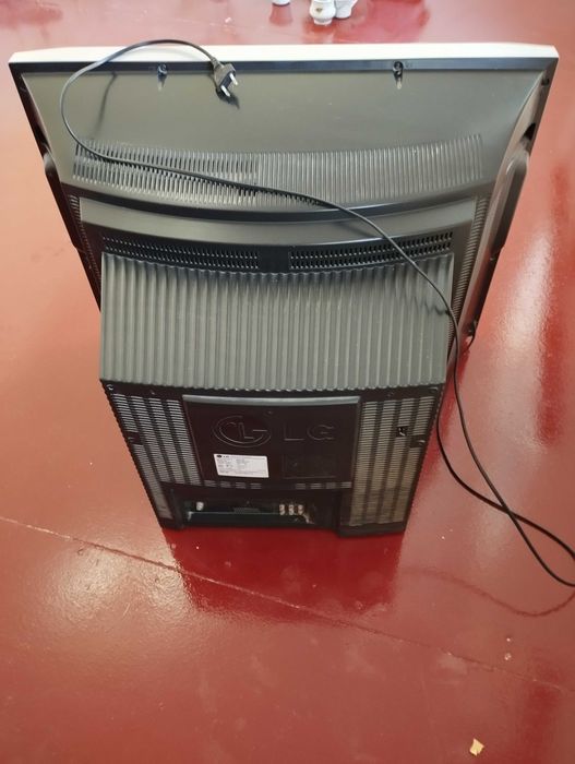 Срочно продам телевизор LG