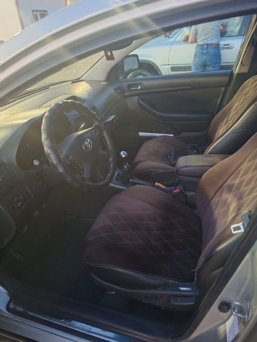Toyota Avensis 2004