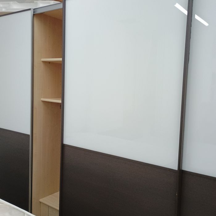 Mobila , frigidere , televizoare si accesorii moderne.