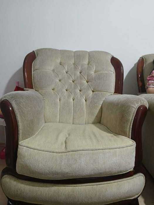 Диван с двумя креслами