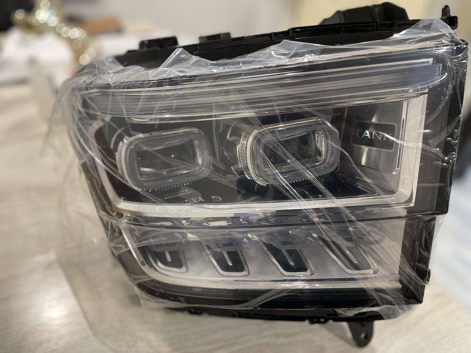 Фара передня правая TANK500