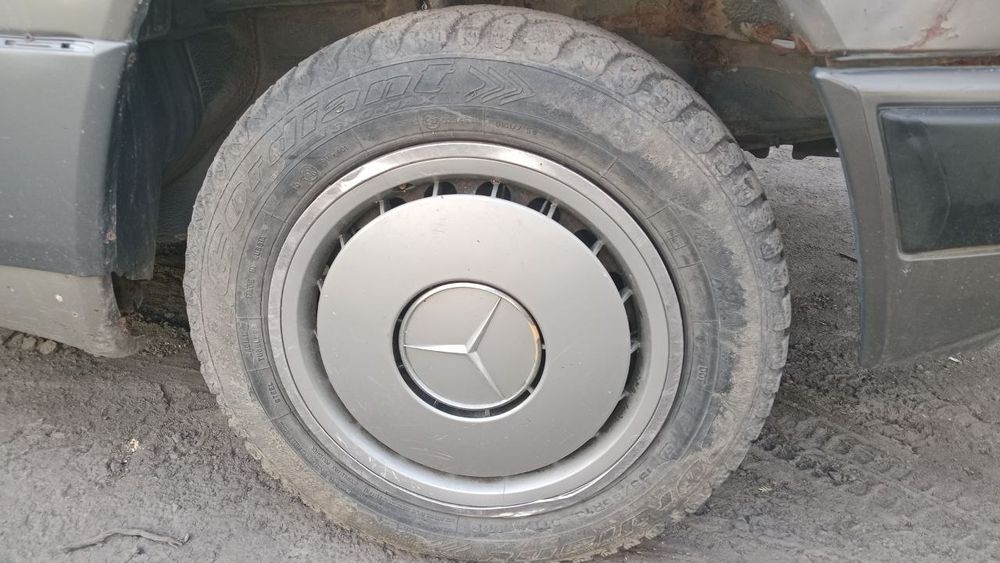 В продаже запчасти на Мерседес 124