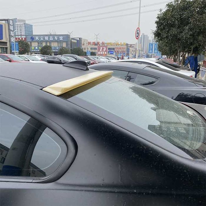 ЧЕРЕН Спойлер за задно стъкло за BMW E92