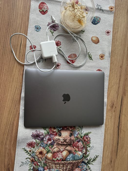 Macbook 13 инча М1 2020