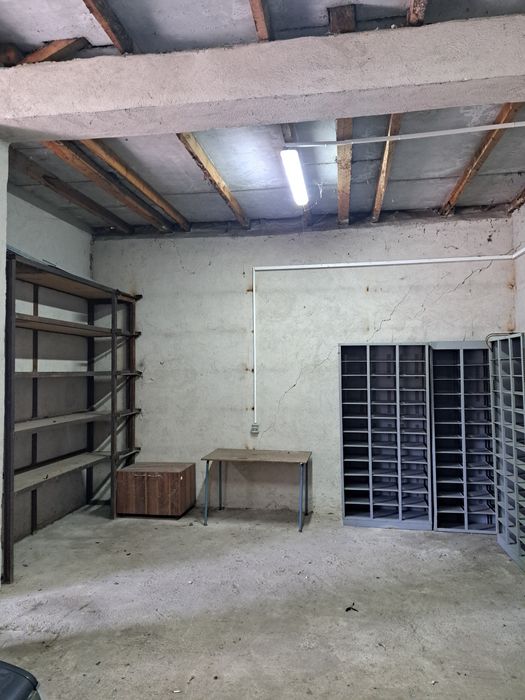 Склад под наем с офис, 100 кв. м.с бетонирана площадка от  500 кв. м.
