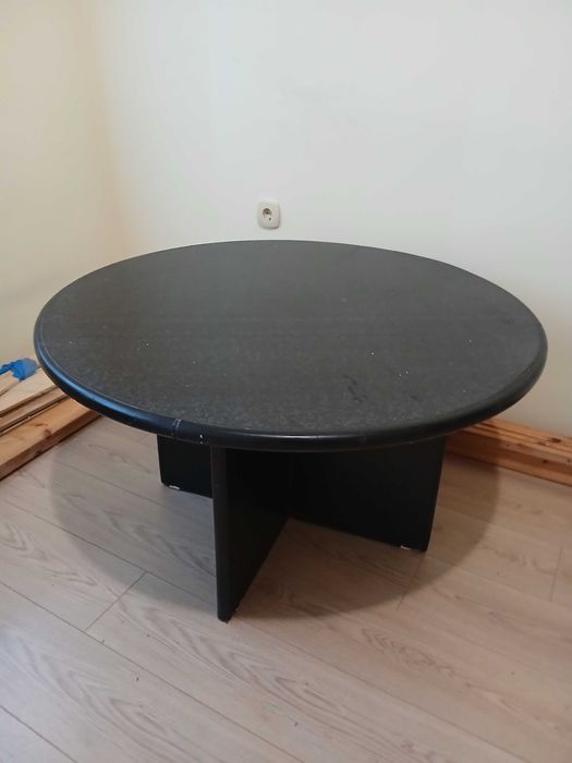 Продавам холна маса,кръгла, запазена 70лв