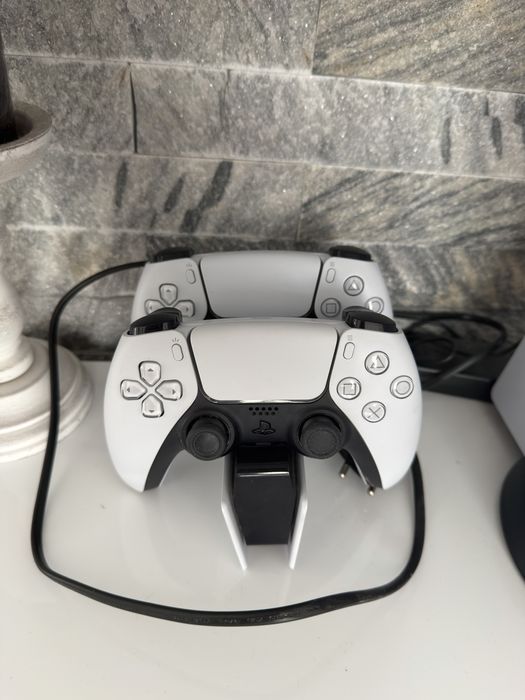 Playstation 5 825gb + 2 manete si stander