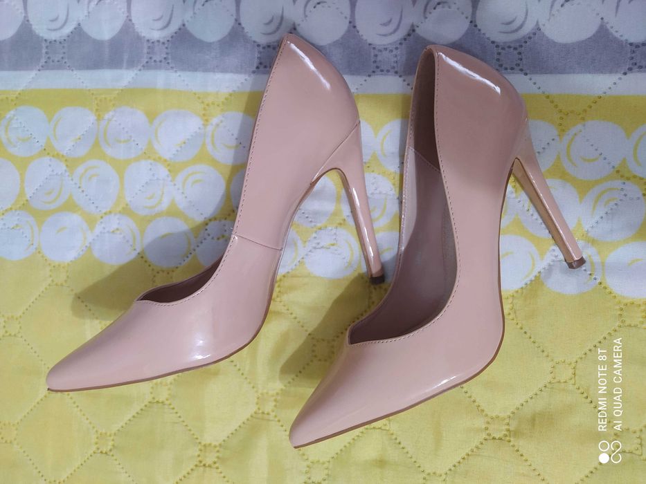 Обувки на висок ток, номер 39, цвят шампанско