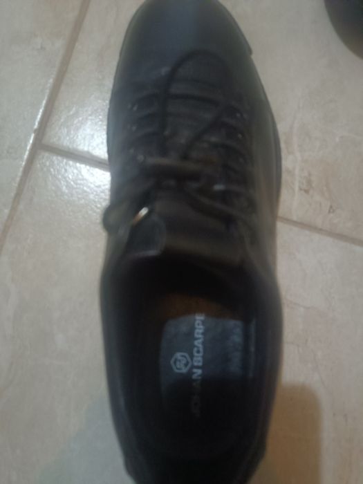 Vând pereche de pantofi pentru ocazii .