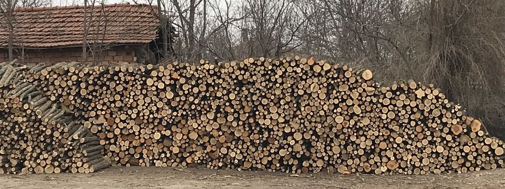 Продавам Дърва за огрев и подпалки.