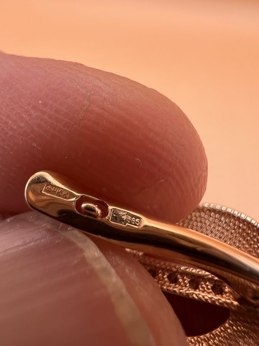 Продам золотые серьги.