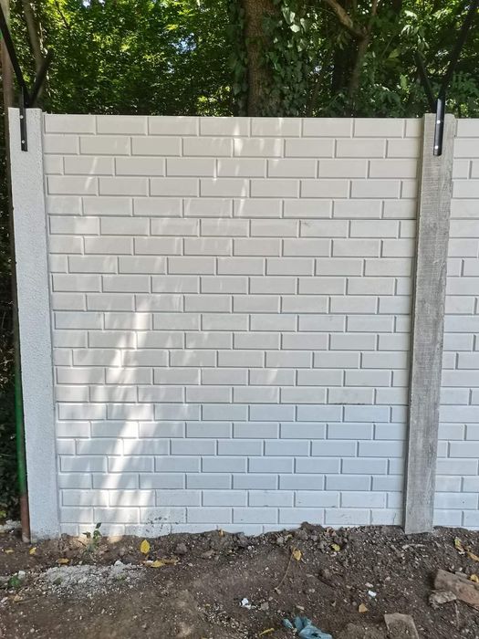 Gard beton placi stâlpi montaj