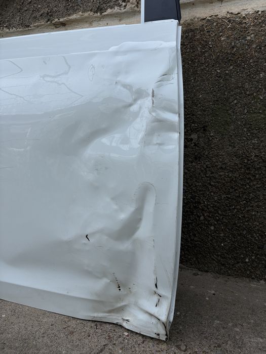 Продам заднюю правую дверь