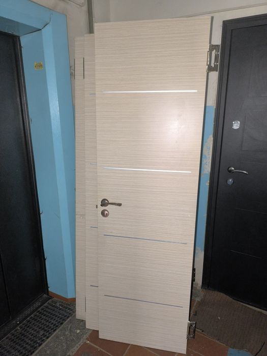 Двери межкомнатные с фурнитурой и коробками