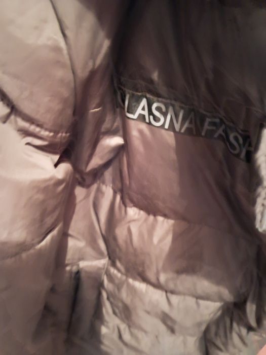 Зимнии женскии пуховик