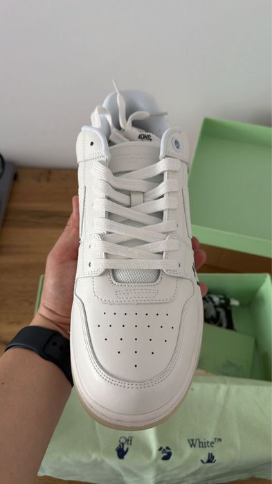 Off white  barbati