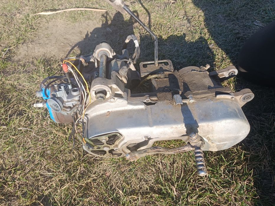 Vând motor Aprilia Am6